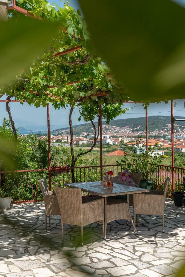 Apartment Nives Трогир Экстерьер фото